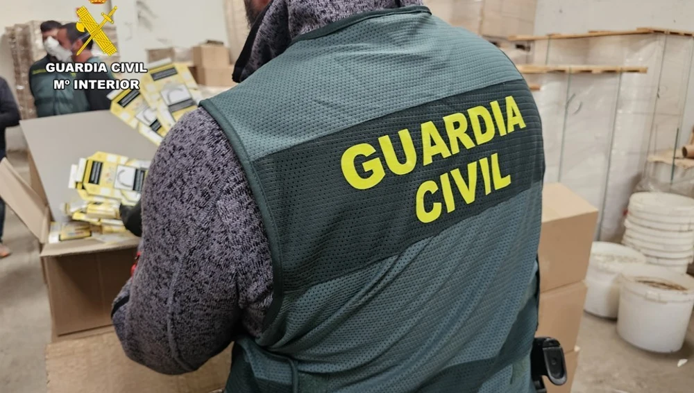 Un agente en el registro de la nave Un agente en el registro de la nave