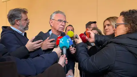 El entrenador de fútbol base detenido en Badajoz está acusado de delitos de intercambio de pornografía y acoso El entrenador de fútbol base detenido en Badajoz está acusado de delitos de intercambio de pornografía y acoso