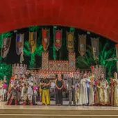 Acto de las fiestas de Moros y Cristianos de Albatera, en el icónico Auditorio del Parque de la Huerta Acto de las fiestas de Moros y Cristianos de Albatera, en el icónico Auditorio del Parque de la Huerta