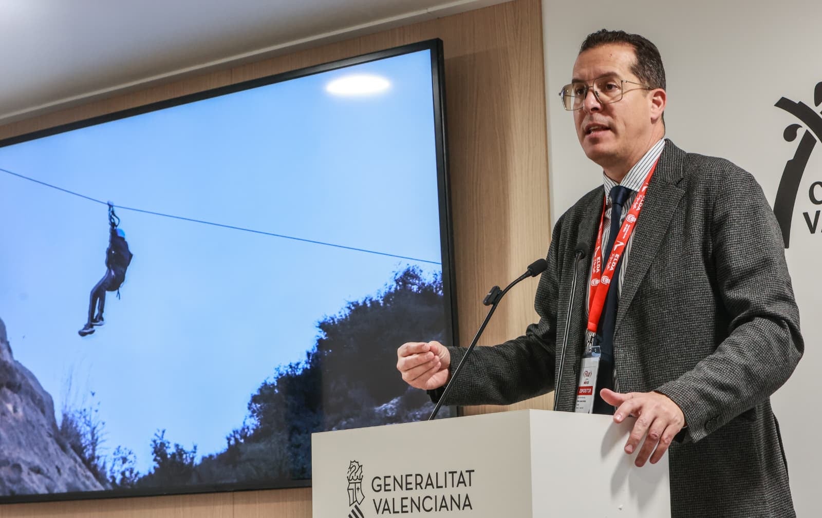 Casi el 90 % del público que va a las Vías Ferratas de Elda son de fuera de la localidad Casi el 90 % del público que va a las Vías Ferratas de Elda son de fuera de la localidad