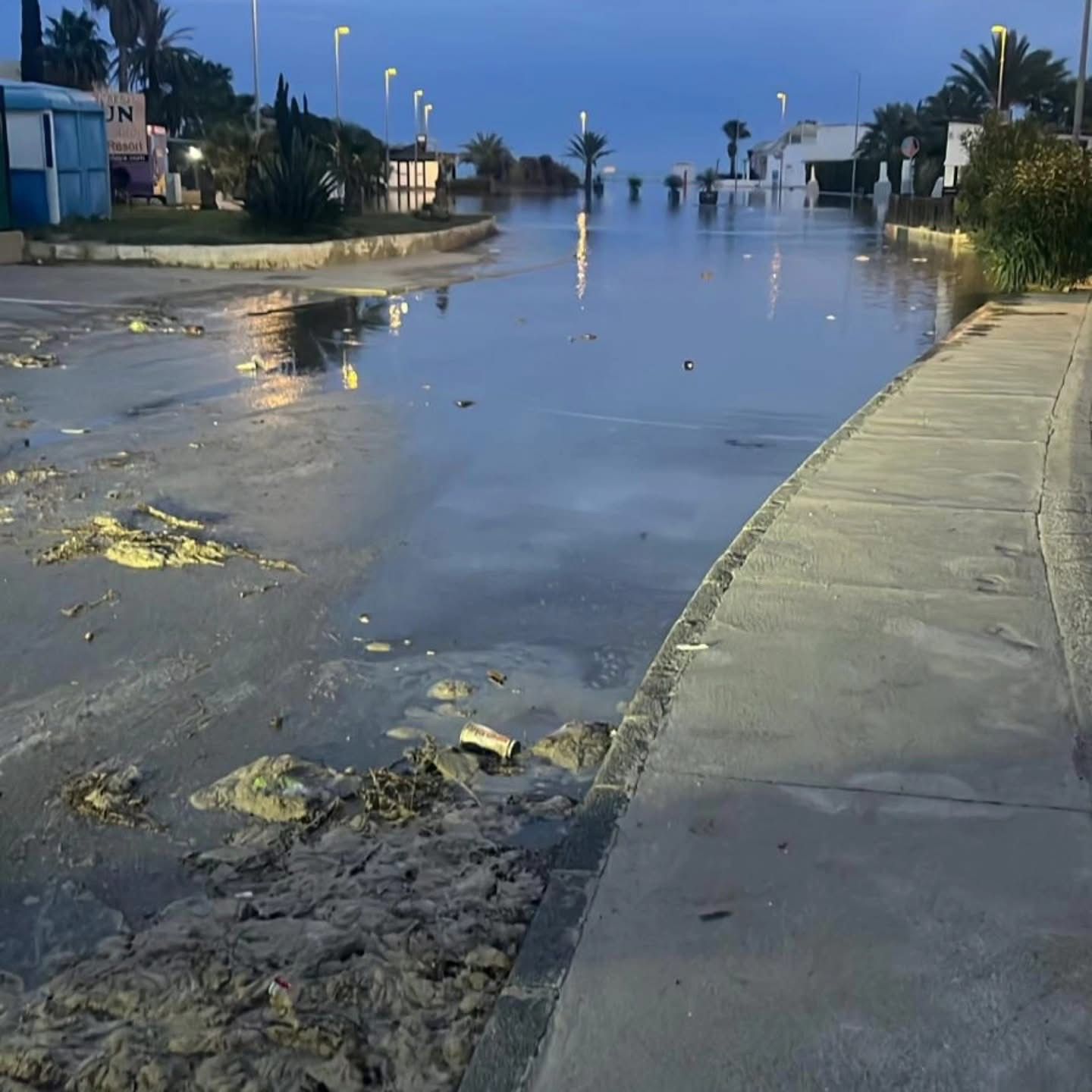 Vera vuelve a reclamar al Gobierno la construcción de espigones tras el último temporal marítimo Vera vuelve a reclamar al Gobierno la construcción de espigones tras el último temporal marítimo