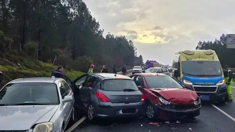 Dos accidentes múltiples dejan varios heridos en el área de Santiago de Compostela Dos accidentes múltiples dejan varios heridos en el área de Santiago de Compostela