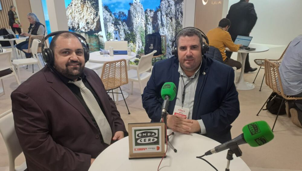 Los representantes de la delegación de Los Alcázares (Murcia) en el set de Onda Cero en FITUR