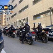 Patrullas de la Policía Nacional junto a la Comisaría central de Alicante