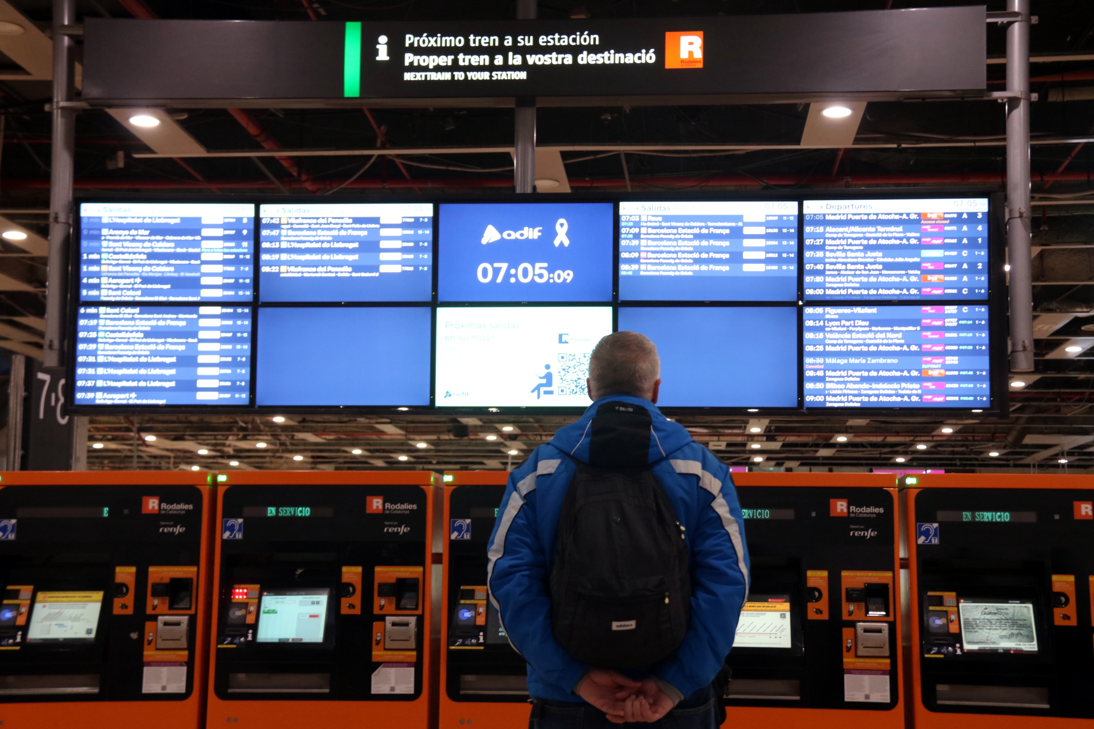 Rodalies reprèn el servei després de 48 hores d’aturada Rodalies reprèn el servei després de 48 hores d’aturada