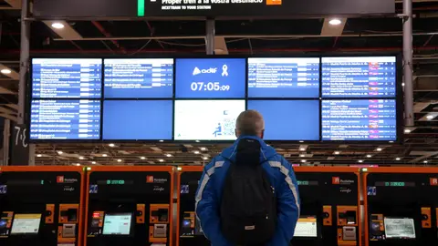 Rodalies reprèn el servei després de 48 hores d’aturada Rodalies reprèn el servei després de 48 hores d’aturada