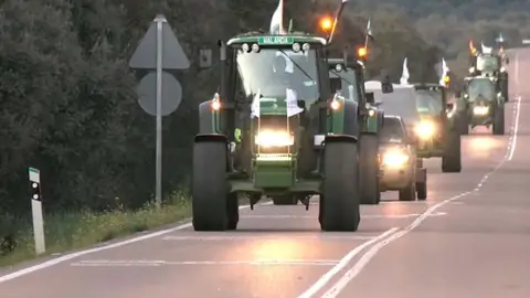 Los agricultores extremeños vuelven a sacar los tractores a las carreteras este viernes contra la PAC y Mercosur Los agricultores extremeños vuelven a sacar los tractores a las carreteras este viernes contra la PAC y Mercosur