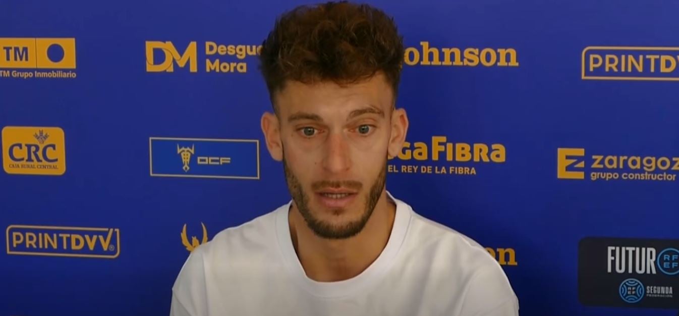 Roberto Torres afirma que la presencia de los hermanos De las Cuevas en el Orihuela CF fueron decisivas para su fichaje Roberto Torres afirma que la presencia de los hermanos De las Cuevas en el Orihuela CF fueron decisivas para su fichaje