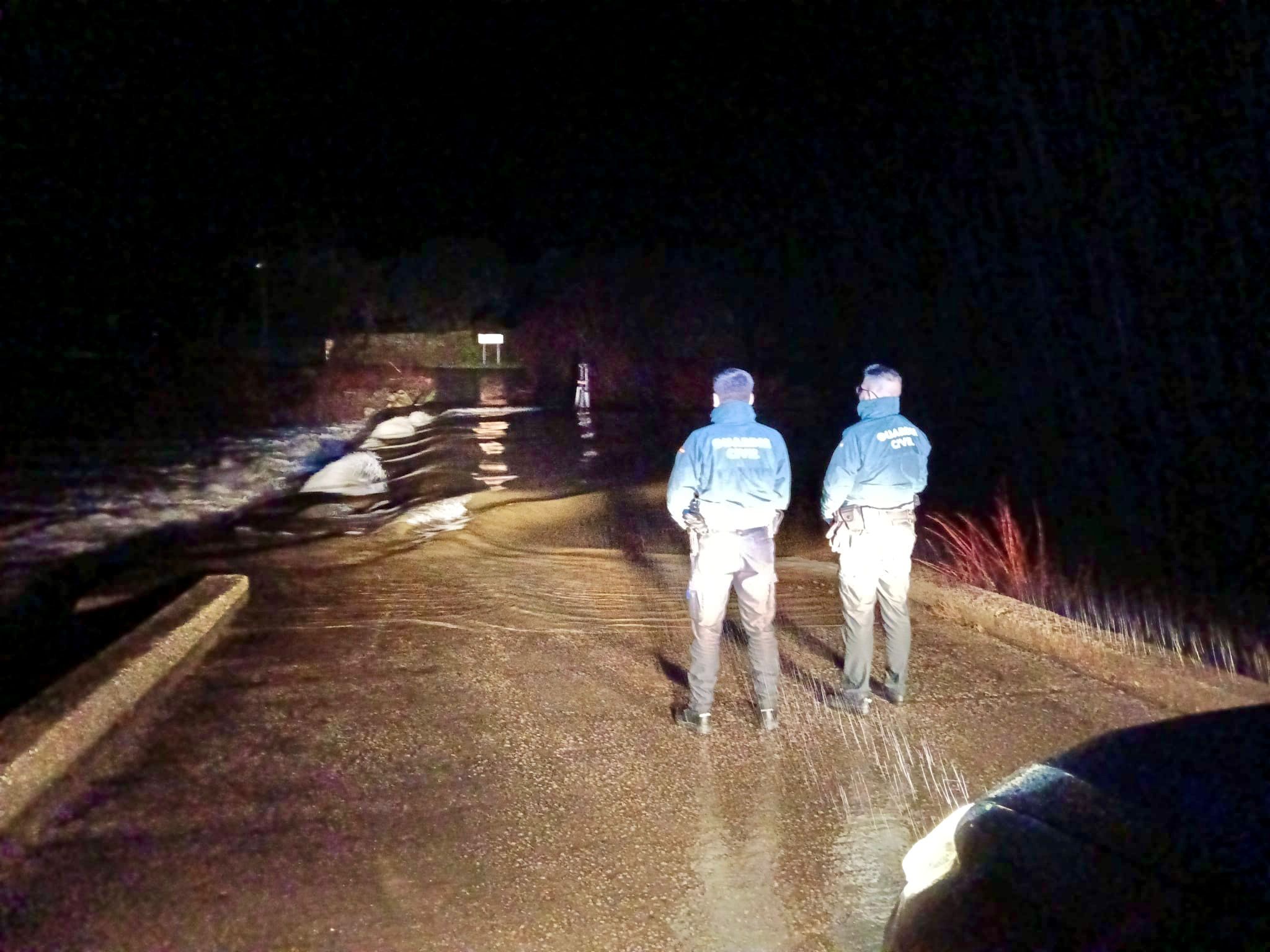 Cerradas al tráfico la CC-146 en Zarza la Mayor y la CC-224, Puerto de Honduras, por inundaciones y acumulación de nieve Cerradas al tráfico la CC-146 en Zarza la Mayor y la CC-224, Puerto de Honduras, por inundaciones y acumulación de nieve