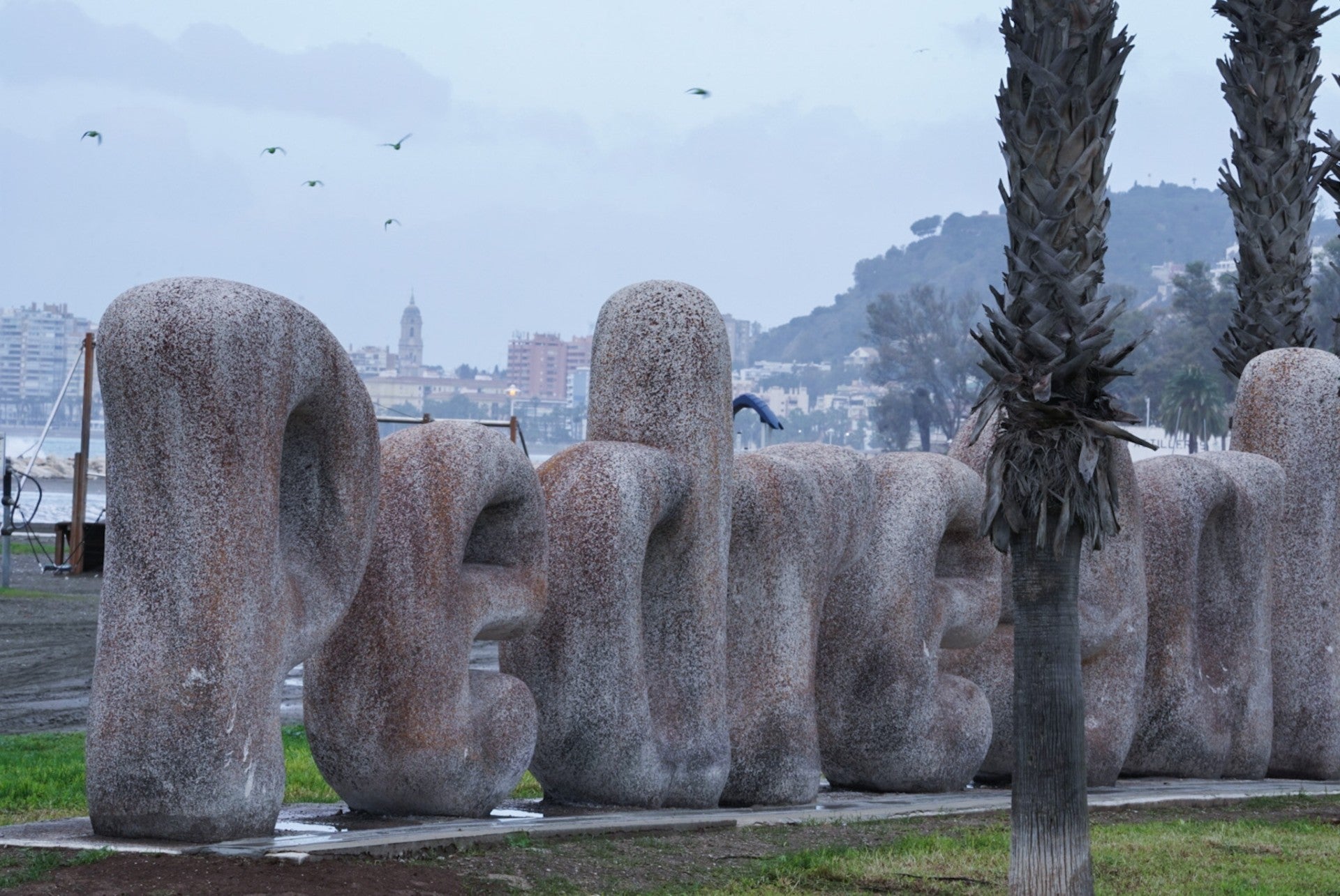 La playa de Pedregalejo cuenta con letras escultóricas gigantes con su nombre La playa de Pedregalejo cuenta con letras escultóricas gigantes con su nombre