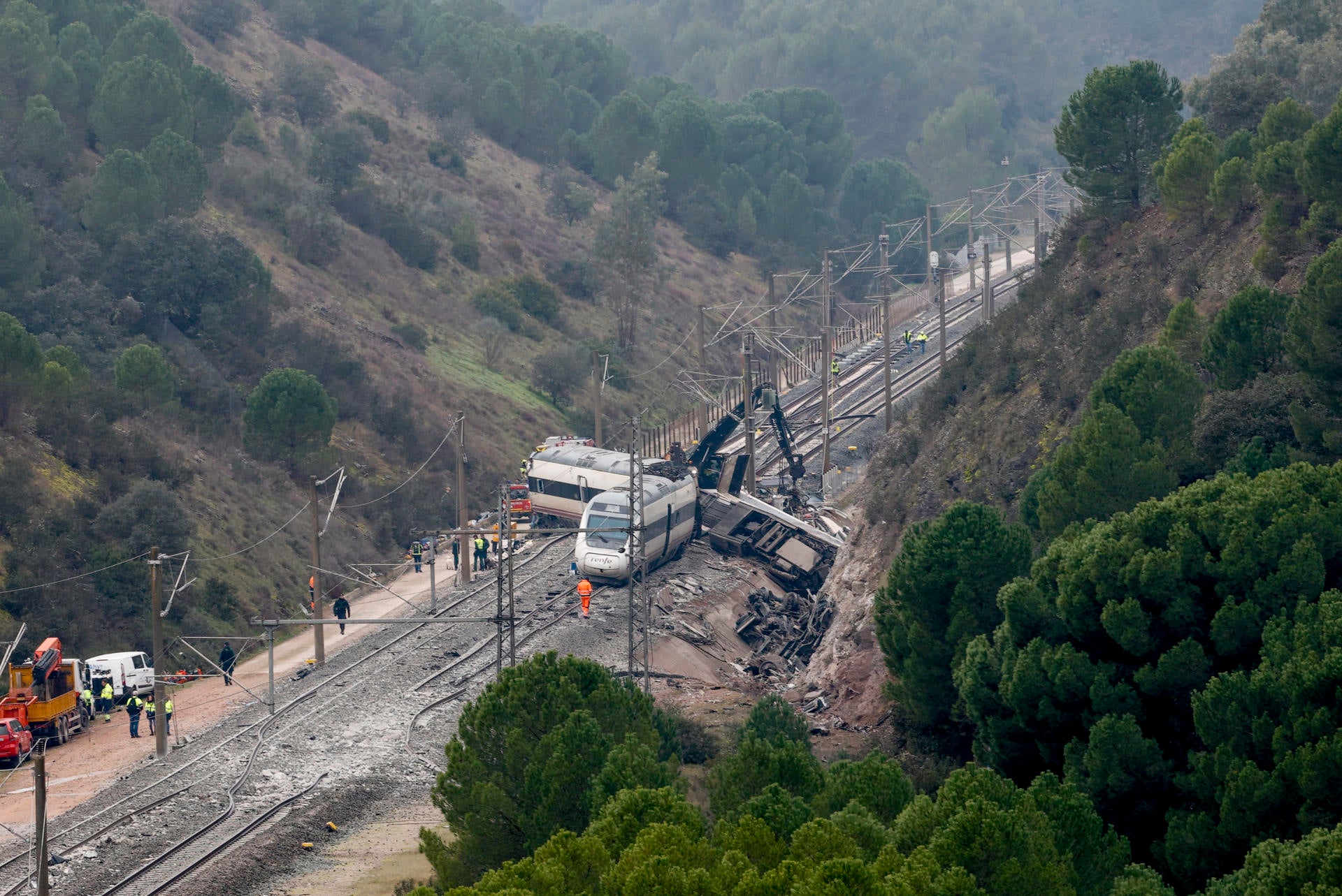 José María Galán, el viajero del Alvia que avisó al guardia civil de que había otro tren: "A las 20:28 seguía andando por la vía en dirección al Iryo" José María Galán, el viajero del Alvia que avisó al guardia civil de que había otro tren: "A las 20:28 seguía andando por la vía en dirección al Iryo"
