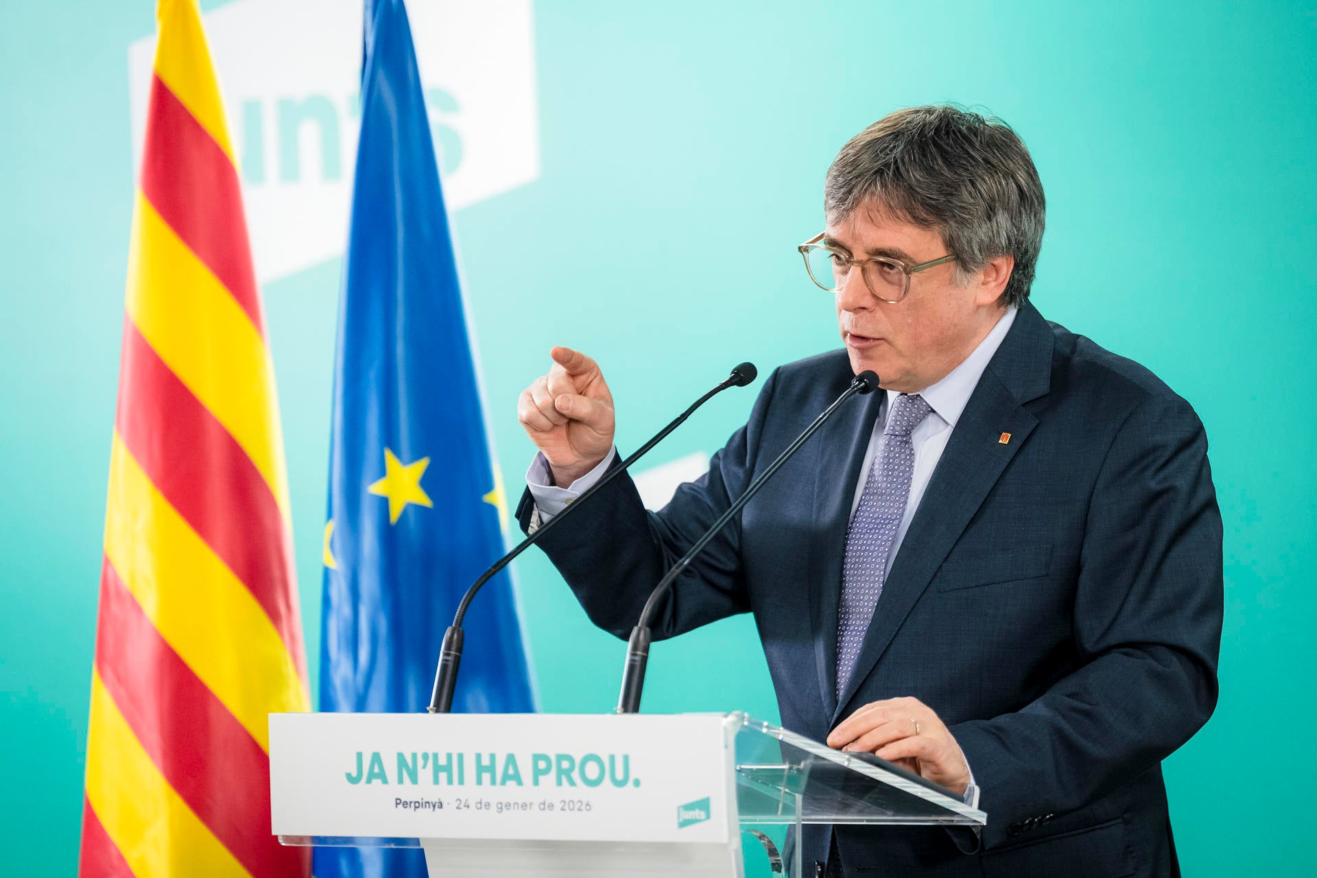 Puigdemont llama a Cataluña a "despertar" ante su "colapso" y exige el cese de Sílvia Paneque Puigdemont llama a Cataluña a "despertar" ante su "colapso" y exige el cese de Sílvia Paneque