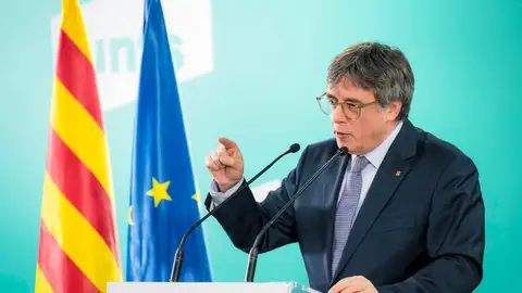 El presidente de JxCat, Carles Puigdemont, durante una rueda de prensa tras una reunión extraordinaria de la dirección del partido en Perpinya (Francia) por "la situación de colapso" que atraviesa Cataluña. El presidente de JxCat, Carles Puigdemont, durante una rueda de prensa tras una reunión extraordinaria de la dirección del partido en Perpinya (Francia) por "la situación de colapso" que atraviesa Cataluña.