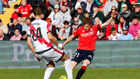 Víctor Muñoz dispara a puerta ente el Rayo Víctor Muñoz dispara a puerta ente el Rayo