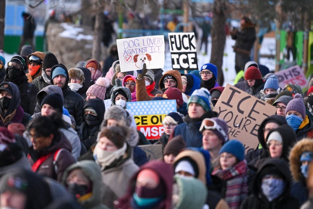 Las protestas por el asesinato a manos del ICE de un hombre en Minneapolis se extienden por todo Estados Unidos Las protestas por el asesinato a manos del ICE de un hombre en Minneapolis se extienden por todo Estados Unidos
