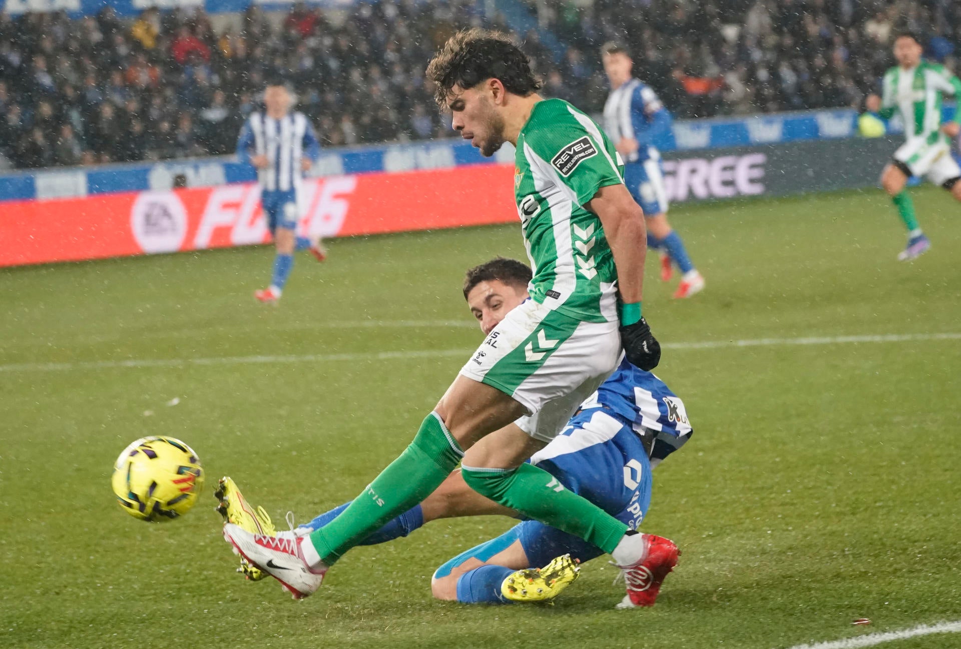 Batacazo del Betis en Vitoria que le impide recuperar la quinta plaza episode artwork