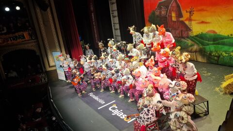 Cante entre el barro y la paja: La granja del Valdés se desmelena en el Falla