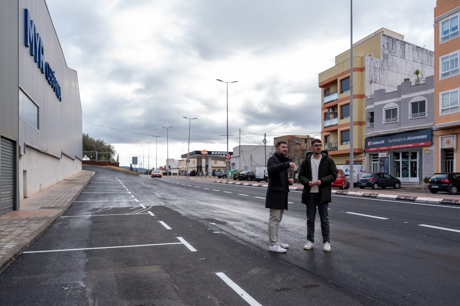 L’Alcora mejora los accesos a los polígonos industriales con un plan de asfaltado en la avenida Castellón L’Alcora mejora los accesos a los polígonos industriales con un plan de asfaltado en la avenida Castellón