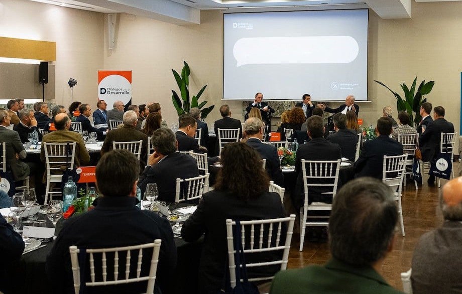 Miguel Sebastián y Álvaro Nadal analizan el impacto socioeconómico de la incertidumbre y las deficiencias políticas Miguel Sebastián y Álvaro Nadal analizan el impacto socioeconómico de la incertidumbre y las deficiencias políticas