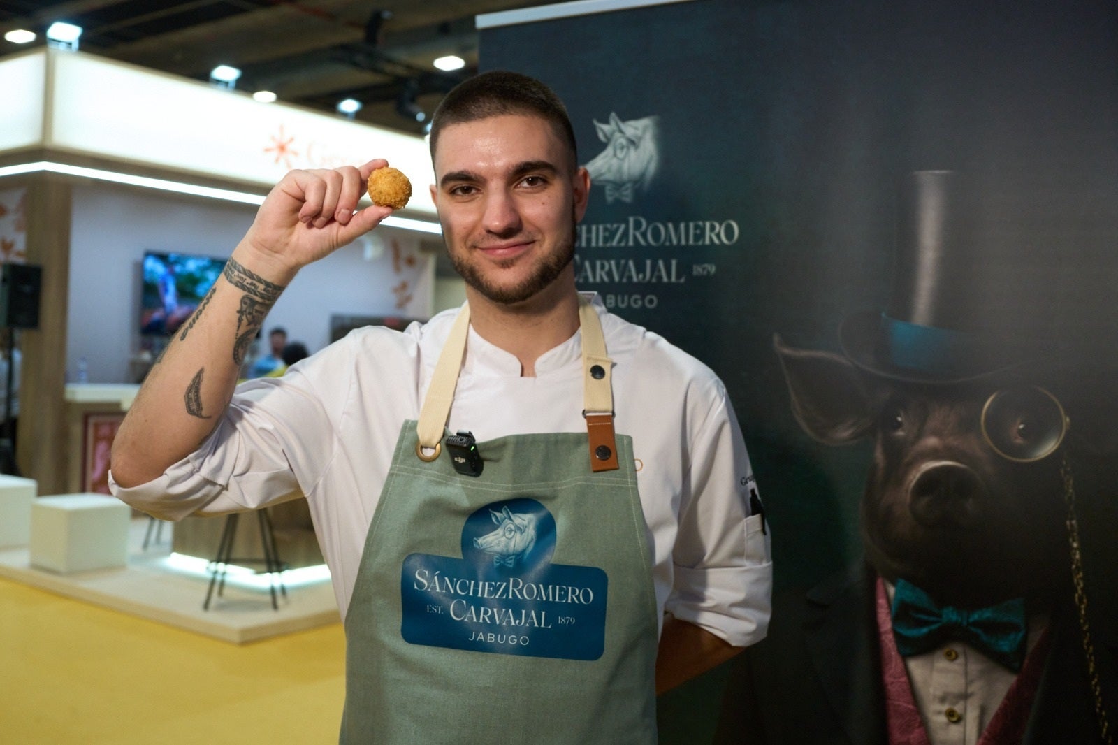 Alejandro Cano, de Salino, gana el premio a la mejor croqueta de jamón de España Alejandro Cano, de Salino, gana el premio a la mejor croqueta de jamón de España