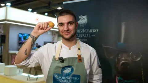 Alejandro Cano, de Salino, gana el premio a la mejor croqueta de jamón de España Alejandro Cano, de Salino, gana el premio a la mejor croqueta de jamón de España