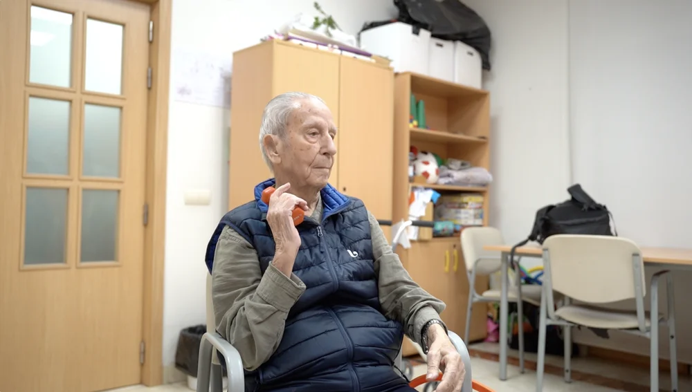 José Fernández Hernández haciendo uno de sus ejercicios físicos José Fernández Hernández haciendo uno de sus ejercicios físicos