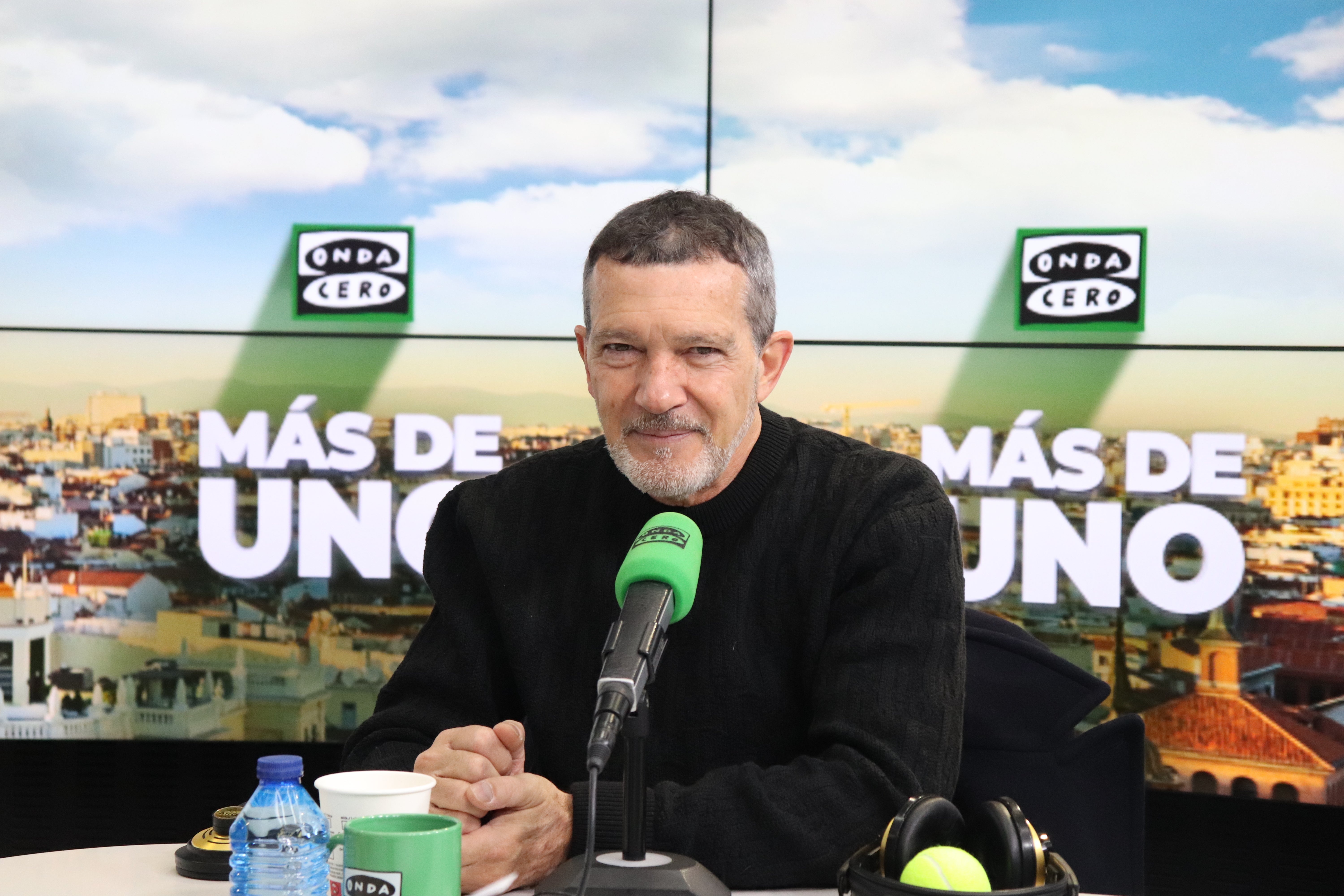 Antonio Banderas: "Estoy viviendo la época más feliz de mi vida" — Más de uno cover
