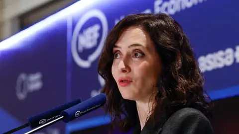 La presidenta de la Comunidad de Madrid, Isabel Díaz Ayuso durante el desayuno informativo en Madrid. La presidenta de la Comunidad de Madrid, Isabel Díaz Ayuso durante el desayuno informativo en Madrid.