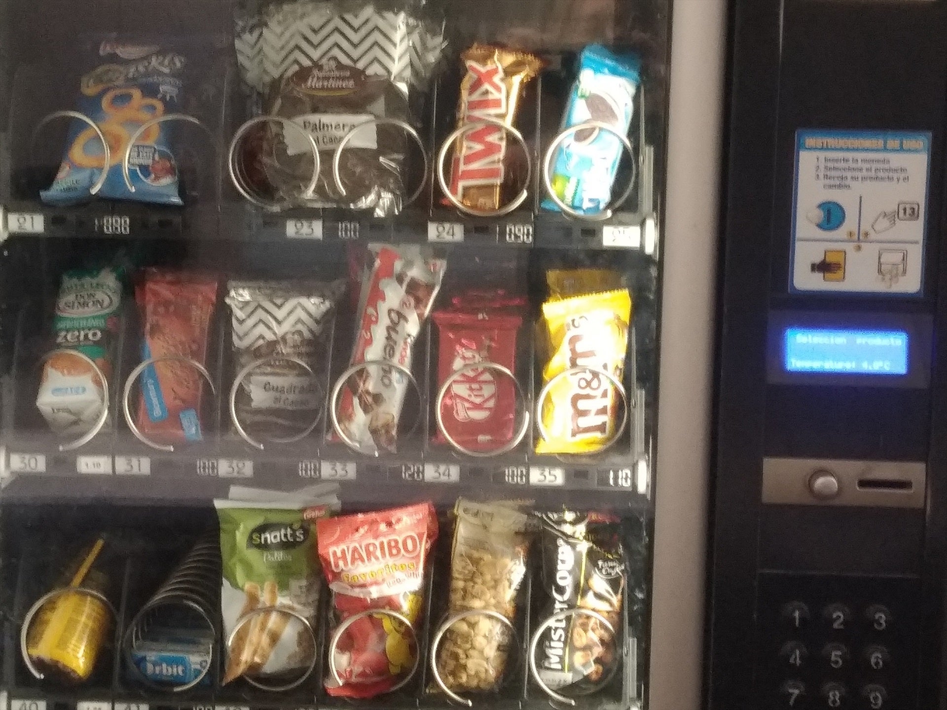 Fin a los bollos y ultraprocesados en el trabajo: Consumo ultima una norma para regular productos de vending Fin a los bollos y ultraprocesados en el trabajo: Consumo ultima una norma para regular productos de vending