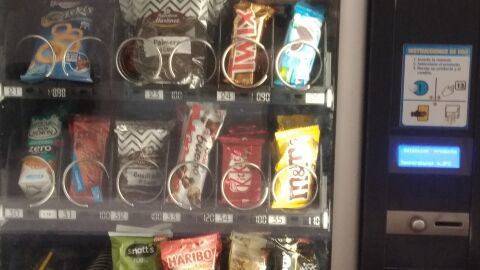 Fin a los bollos y ultraprocesados en el trabajo: Consumo ultima una norma para regular productos de vending