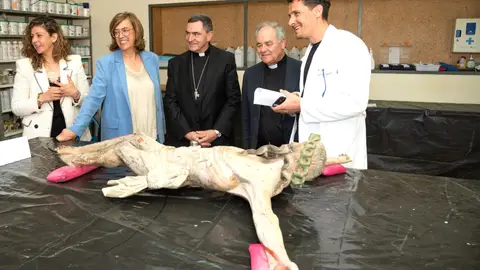 La Junta de Gobierno de la Diputación renueva el compromiso con la Diócesis palentina para mantener el Taller de Restauración de obras de arte .