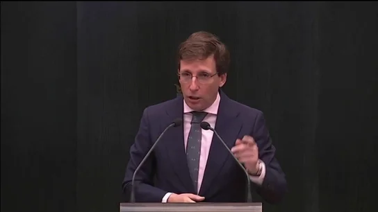 Almeida reprocha al PSOE la falta de seguridad en Cercanías por "a un putero y luego a un tuitero" en Transportes Almeida reprocha al PSOE la falta de seguridad en Cercanías por "a un putero y luego a un tuitero" en Transportes