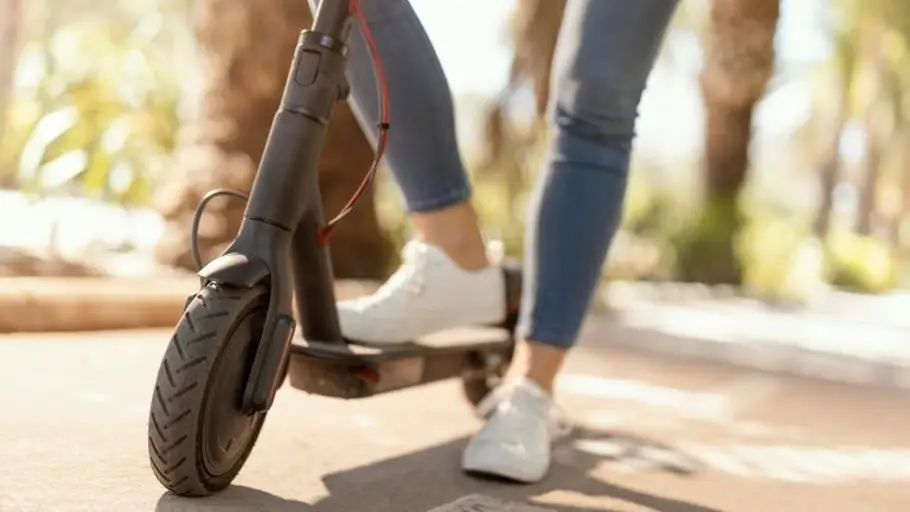 Patinete La DGT lanza un aviso a los propietarios de patinetes eléctricos: se acaba el plazo para cumplir la nueva ley