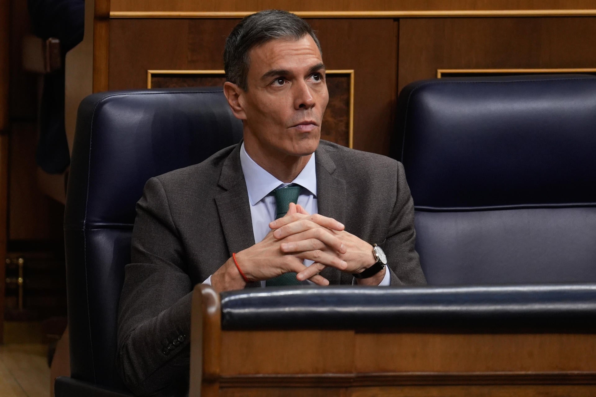 Tertulia: Decae el decreto ómnibus y vendrá otro — Más de uno cover