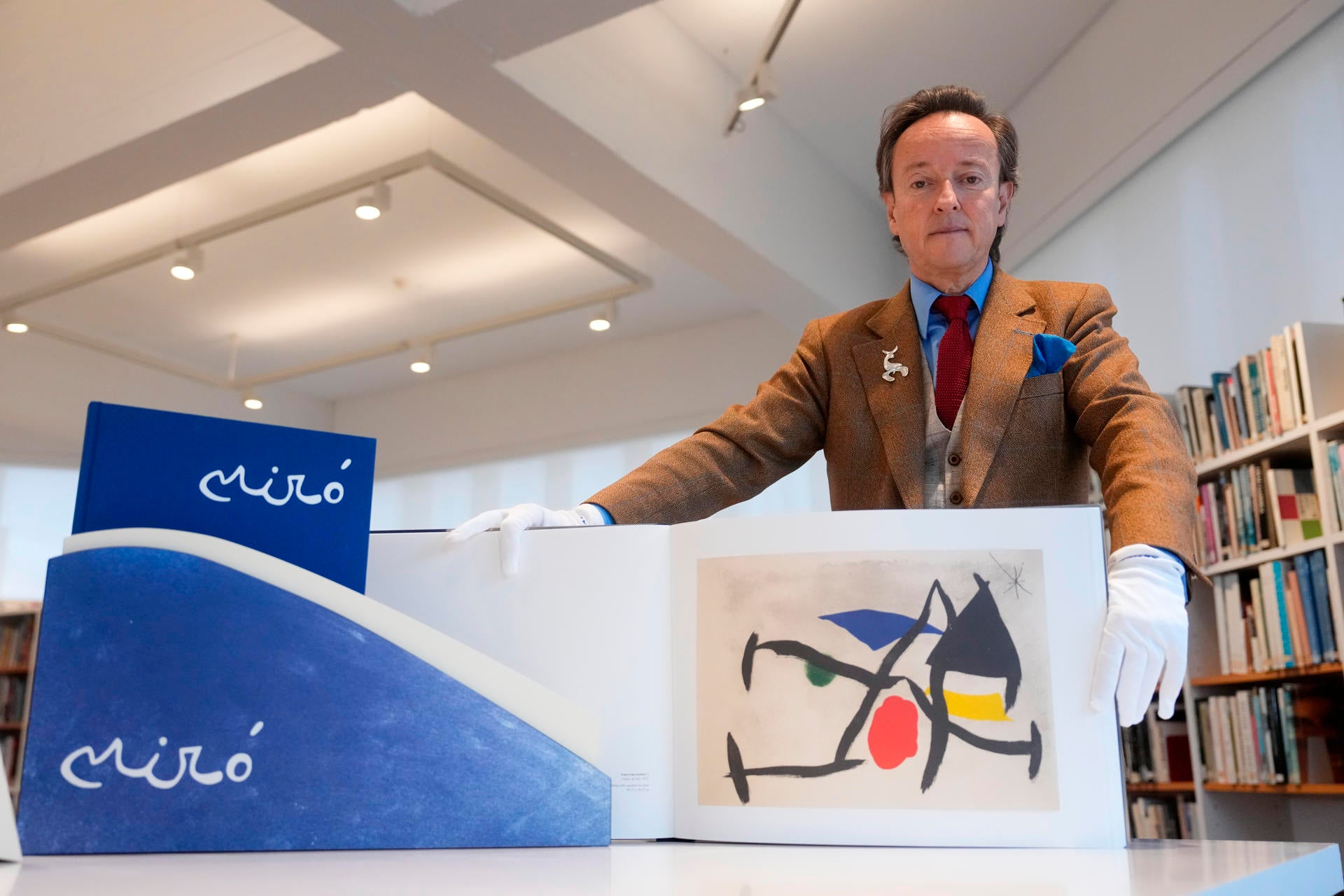 Coneixem 'Cántico del sol', un recull de làmines de Miró, de la mà del seu net Coneixem 'Cántico del sol', un recull de làmines de Miró, de la mà del seu net