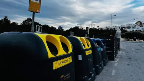 Finestrat avanza en su compromiso con el medio ambiente con la instalación de nuevos contenedores de recogida selectiva Finestrat avanza en su compromiso con el medio ambiente con la instalación de nuevos contenedores de recogida selectiva