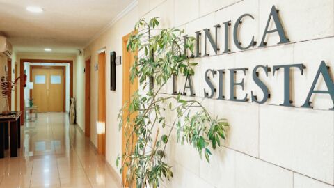 Cuida tu salud y bienestar en Cl&iacute;nica ENA La Siesta en Torrevieja con la confianza de un equipo m&eacute;dico experto y cercano