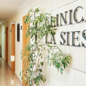 Cuida tu salud y bienestar en Clínica ENA La Siesta en Torrevieja con la confianza de un equipo médico experto y cercano Cuida tu salud y bienestar en Clínica ENA La Siesta en Torrevieja con la confianza de un equipo médico experto y cercano