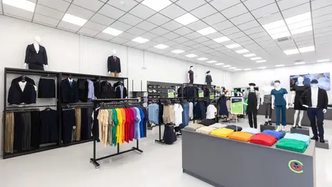 Los uniformes, nuevo termómetro económico: la demanda de ropa de trabajo crece al ritmo del empleo en Málaga Uniformes