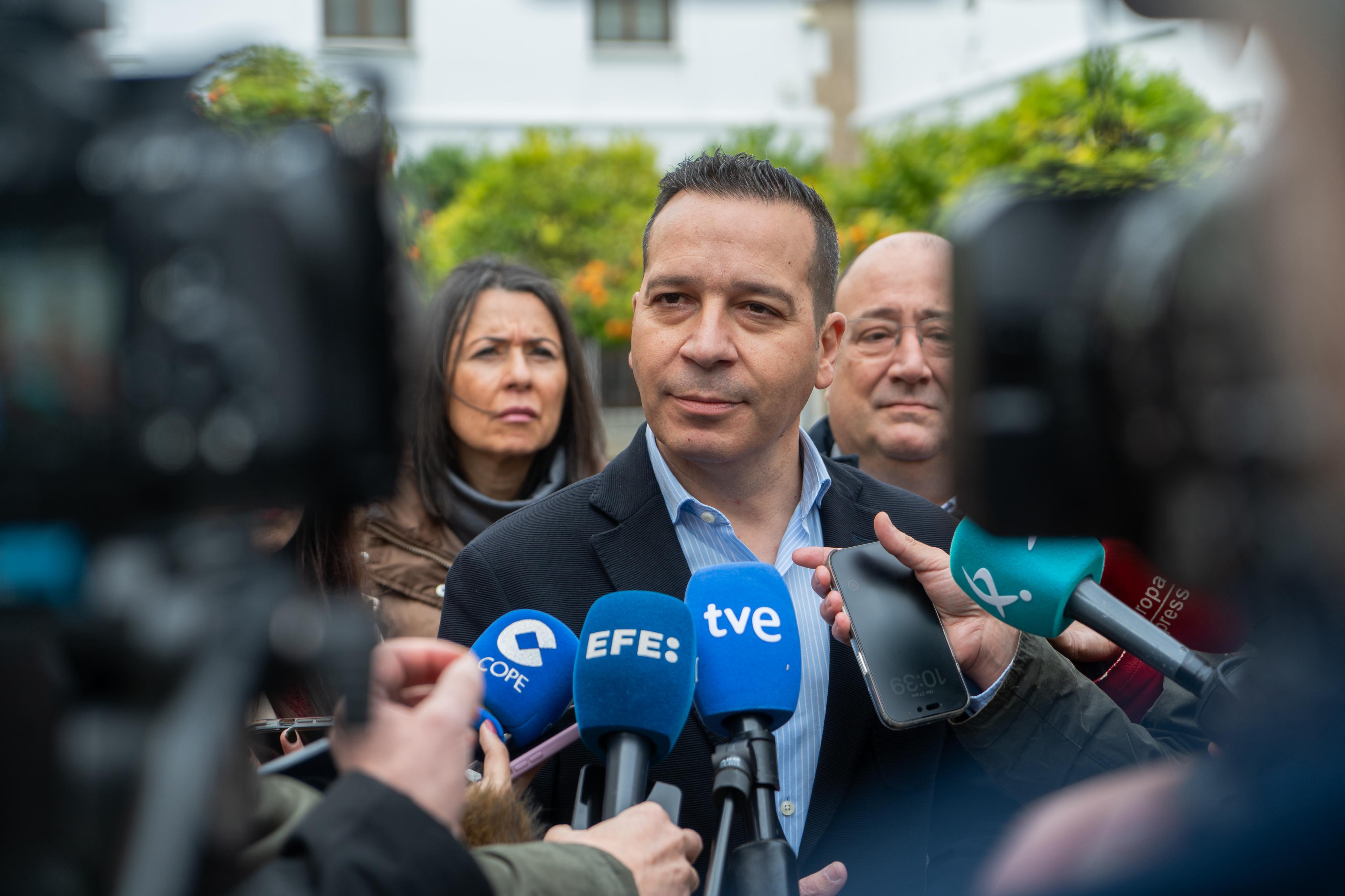 Vox dice que "habría gobierno" si el PP quisiera y condiciona su apoyo a que asuma una "parte importante" de propuestas Vox dice que "habría gobierno" si el PP quisiera y condiciona su apoyo a que asuma una "parte importante" de propuestas