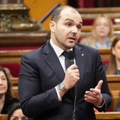 El Govern defensa un “canvi de model” a Rodalies i promet allargar les rebaixes del transport fins al 2028 El Govern defensa un “canvi de model” a Rodalies i promet allargar les rebaixes del transport fins al 2028