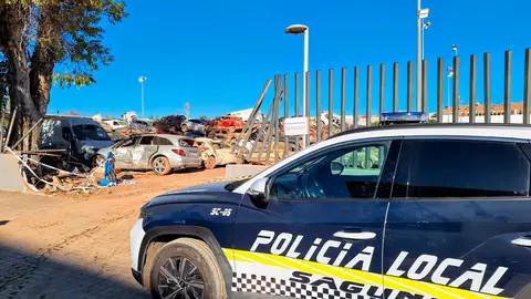 El Ministerio del Interior concede el Distintivo Honorífico a 87 agentes de la Policía Local de Sagunto por su colaboración durante la DANA de 2024 El Ministerio del Interior concede el Distintivo Honorífico a 87 agentes de la Policía Local de Sagunto por su colaboración durante la DANA de 2024