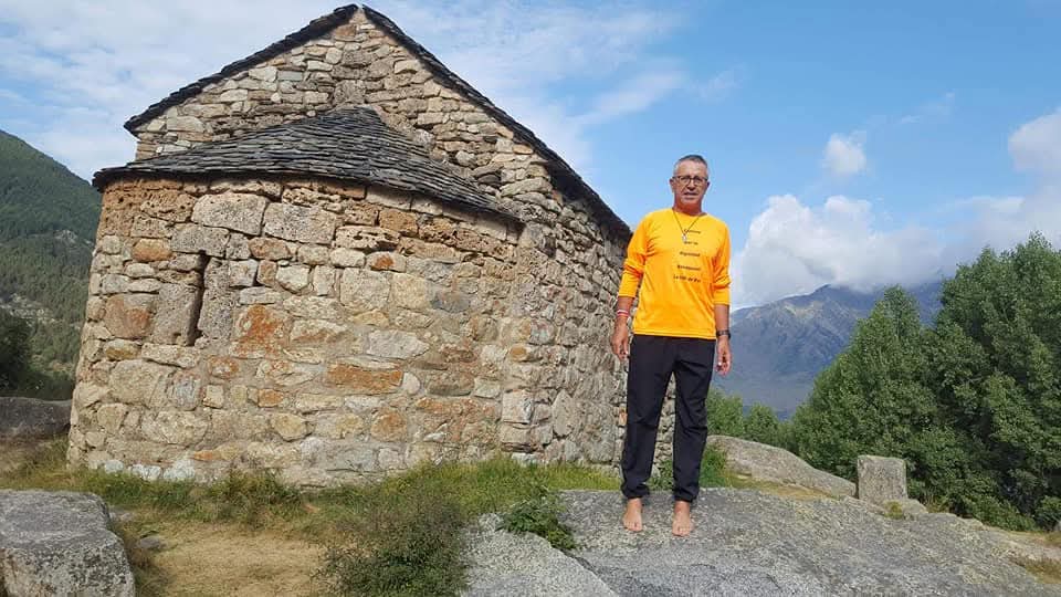 El reto de un vecino de Benaguasil: más de 10 años caminando descalzo para acabar con el edadismo laboral El reto de un vecino de Benaguasil: más de 10 años caminando descalzo para acabar con el edadismo laboral