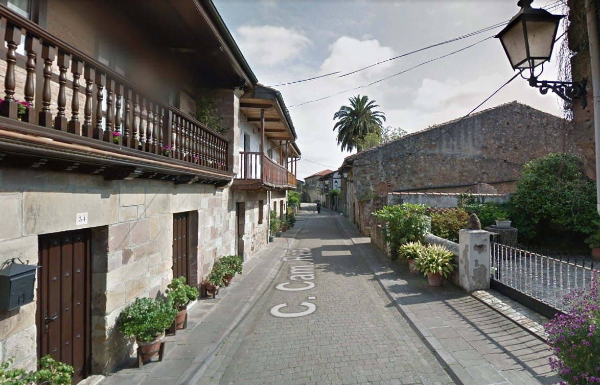 Vecinos de Cartes abarrotan el salón de plenos para protestar contra el centro de acogida de menores migrantes Vecinos de Cartes abarrotan el salón de plenos para protestar contra el centro de acogida de menores migrantes