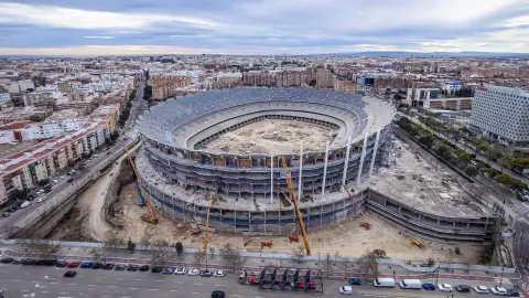 El Nou Mestalla avanza "en tiempo" con pilares, torres de escalera y partes de la cubierta El Nou Mestalla avanza "en tiempo" con pilares, torres de escalera y partes de la cubierta