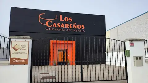 Investigan el robo de 3.600 kilos de queso en una quesería artesanal de Casar de Cáceres Investigan el robo de 3.600 kilos de queso en una quesería artesanal de Casar de Cáceres