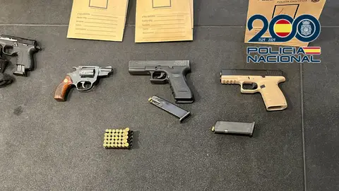 Cuatro de las armas de fuego intervenidas Cuatro de las armas de fuego intervenidas