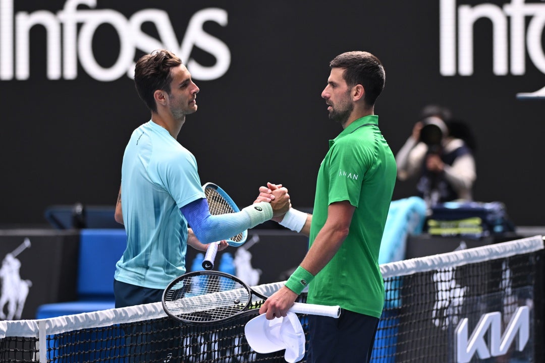 Musetti se retira y Djokovic avanza a semifinales Musetti se retira y Djokovic avanza a semifinales