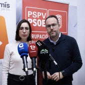 Esther Díez, portavoz de Compromís per Elx, y Héctor Díez, portavoz del PSOE en el Ayuntamiento de Elche. 