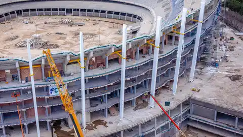 Instlación de soportes para la cubierta del Nou Mestalla Instlación de soportes para la cubierta del Nou Mestalla